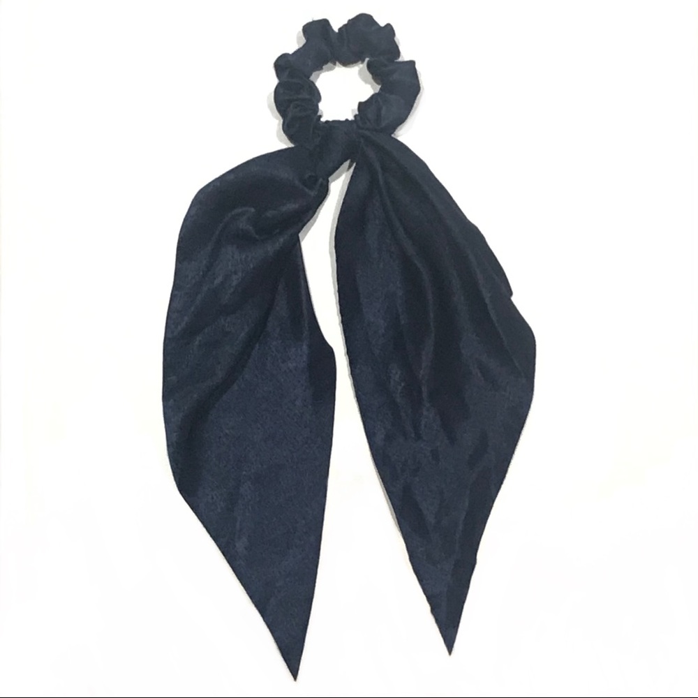 🌳Navy Blue Scrunchie with Detachable Hair Scarf🌳